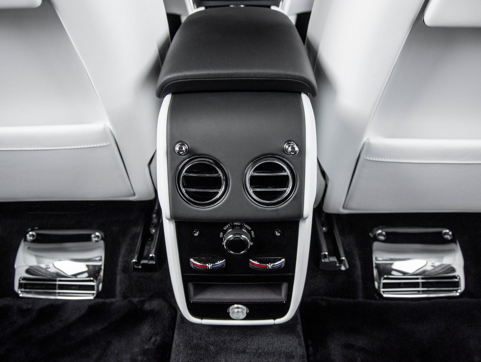 2027 Rolls-Royce Cullinan Base