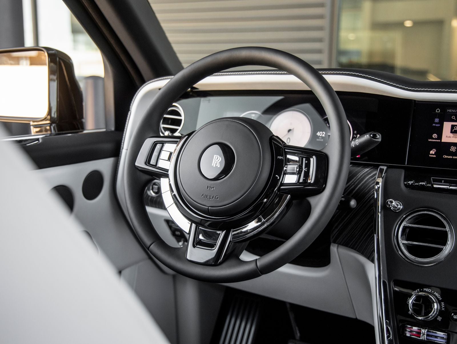 2027 Rolls-Royce Cullinan Base