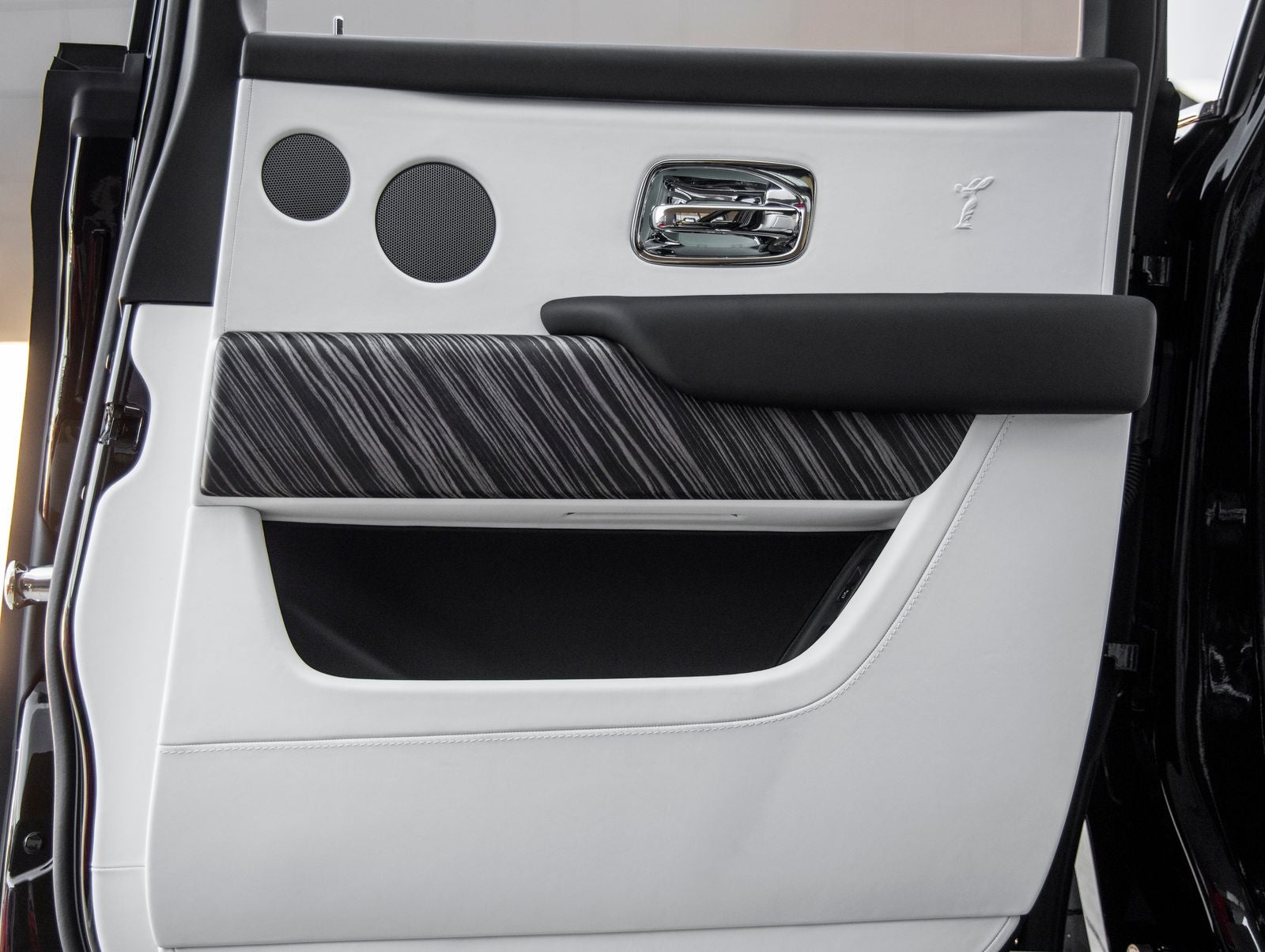2027 Rolls-Royce Cullinan Base