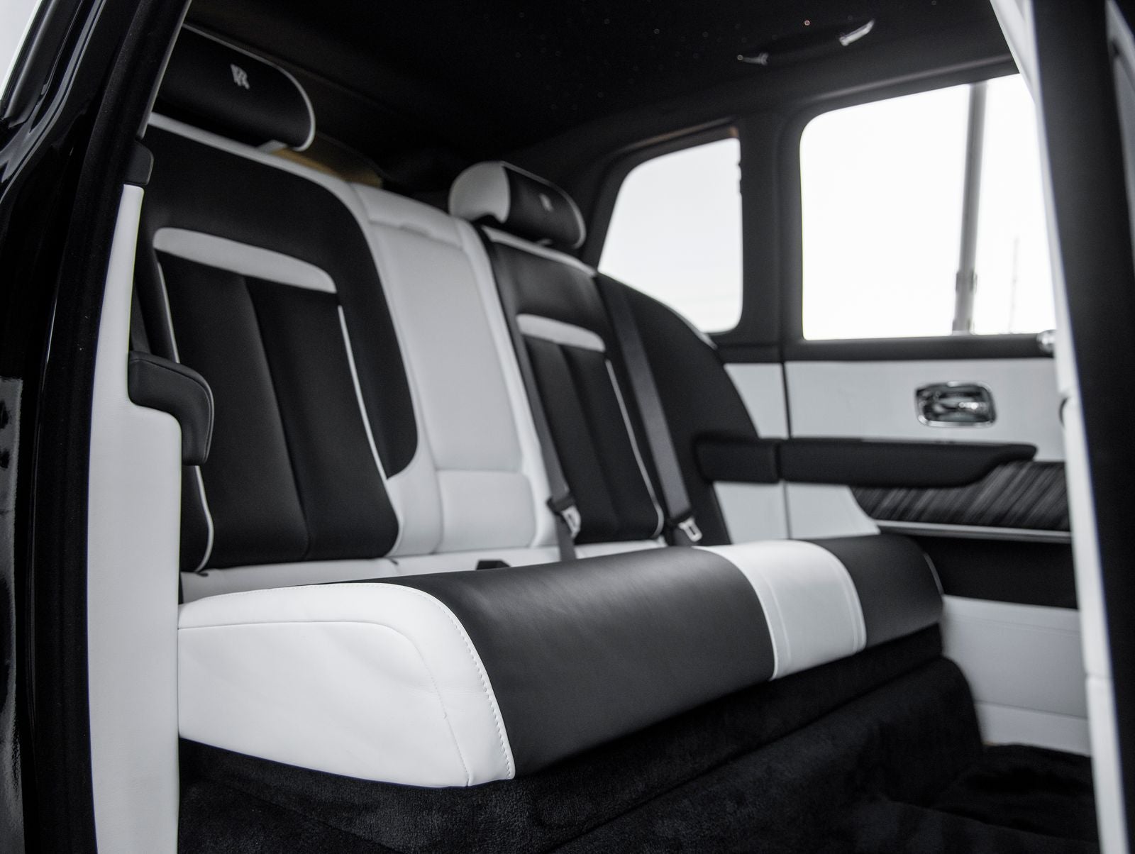 2027 Rolls-Royce Cullinan Base