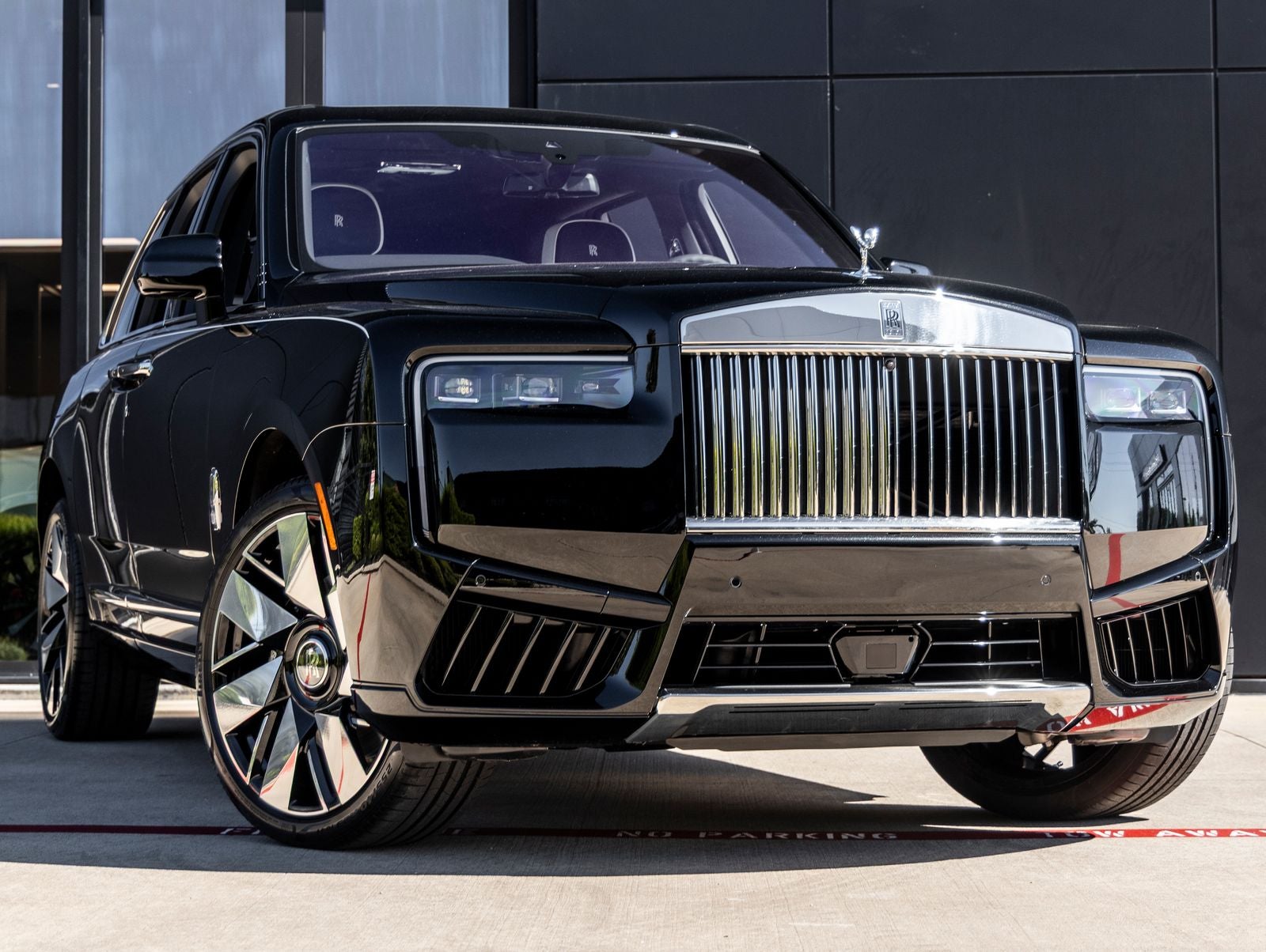 2027 Rolls-Royce Cullinan Base