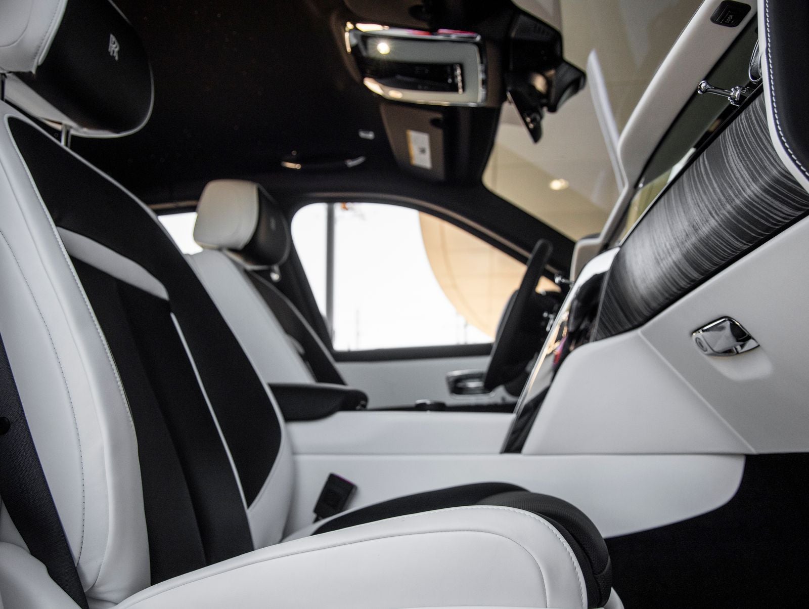 2027 Rolls-Royce Cullinan Base