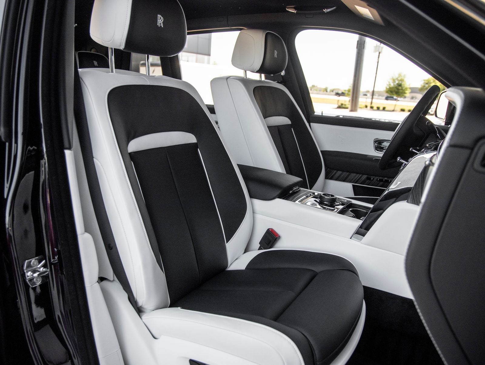 2027 Rolls-Royce Cullinan Base