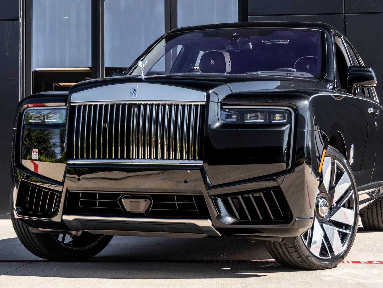 2027 Rolls-Royce Cullinan Base