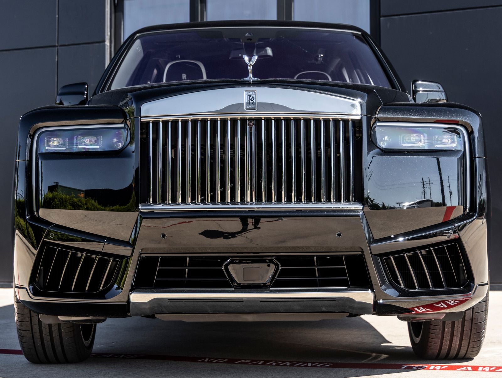 2027 Rolls-Royce Cullinan Base