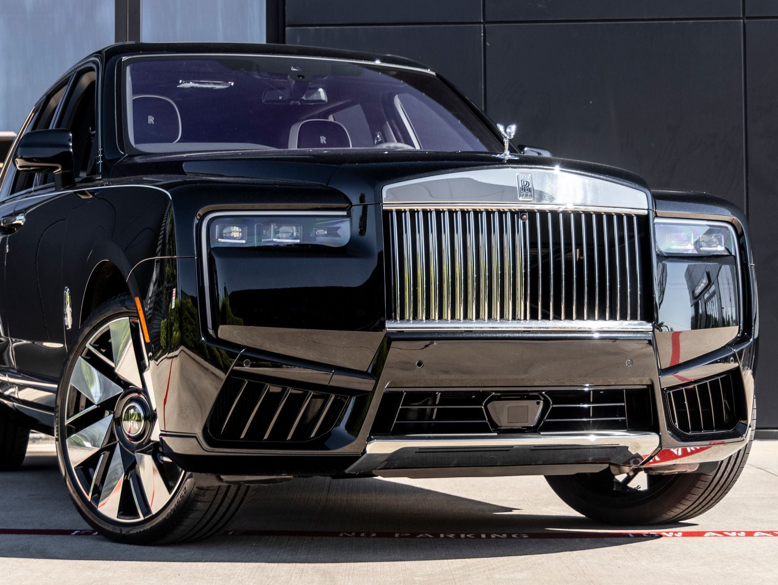 2027 Rolls-Royce Cullinan Base