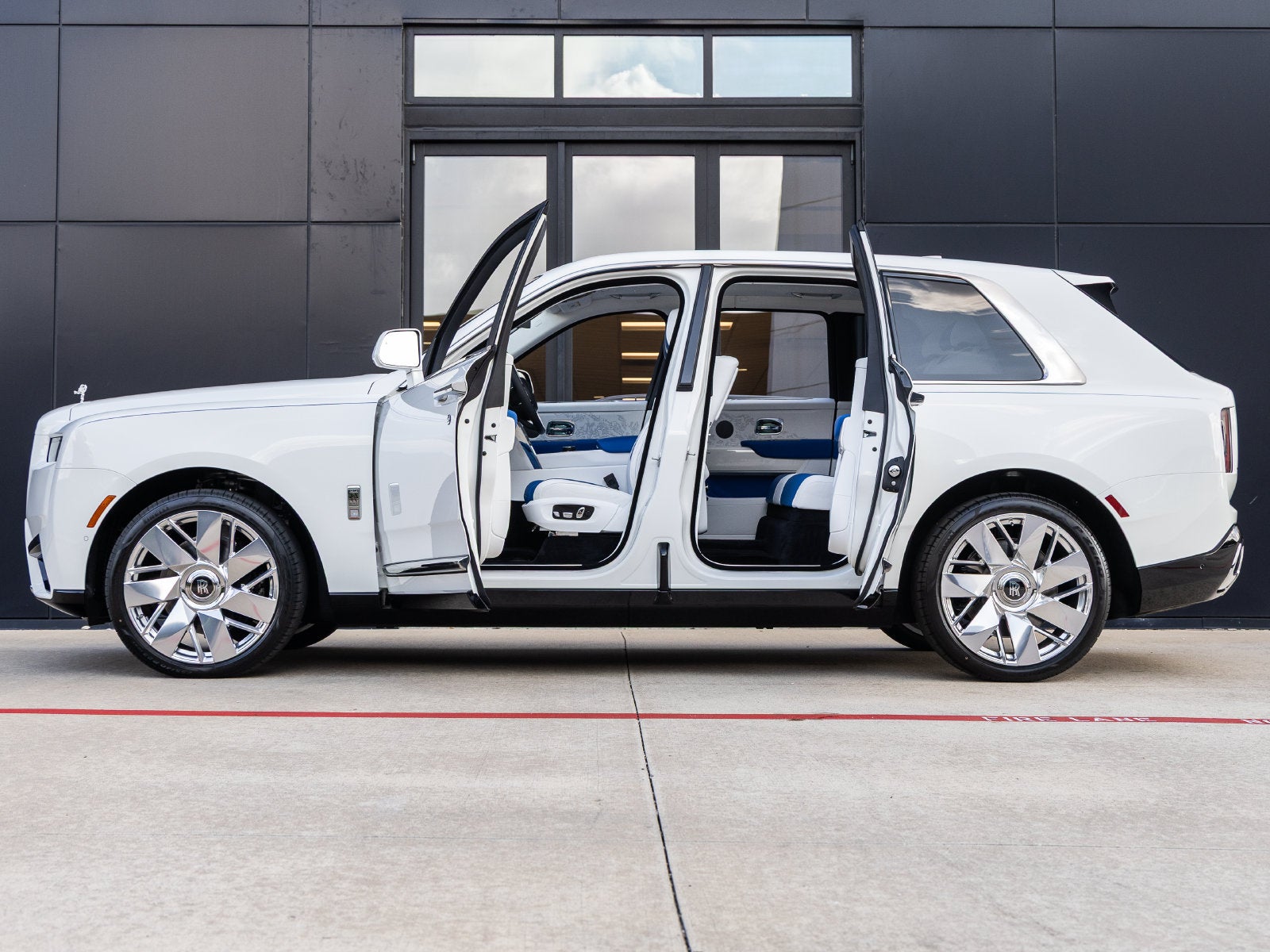 2027 Rolls-Royce Cullinan 