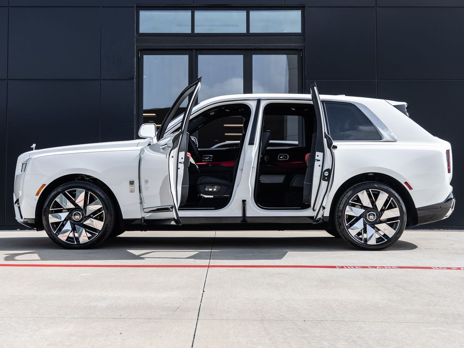 2027 Rolls-Royce Cullinan 