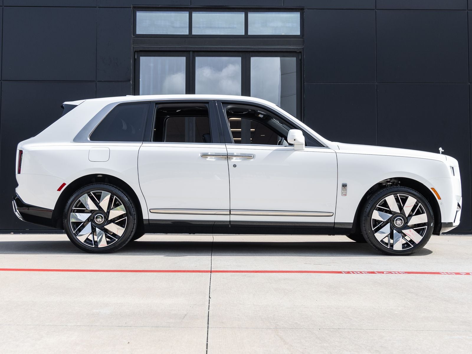 2027 Rolls-Royce Cullinan 