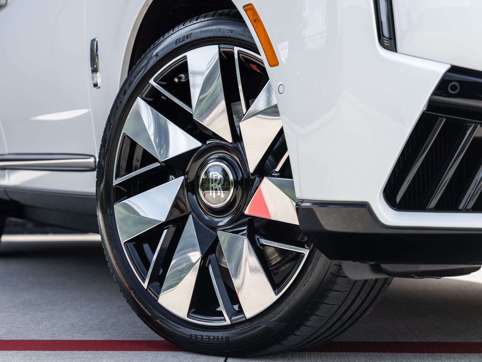 2027 Rolls-Royce Cullinan 