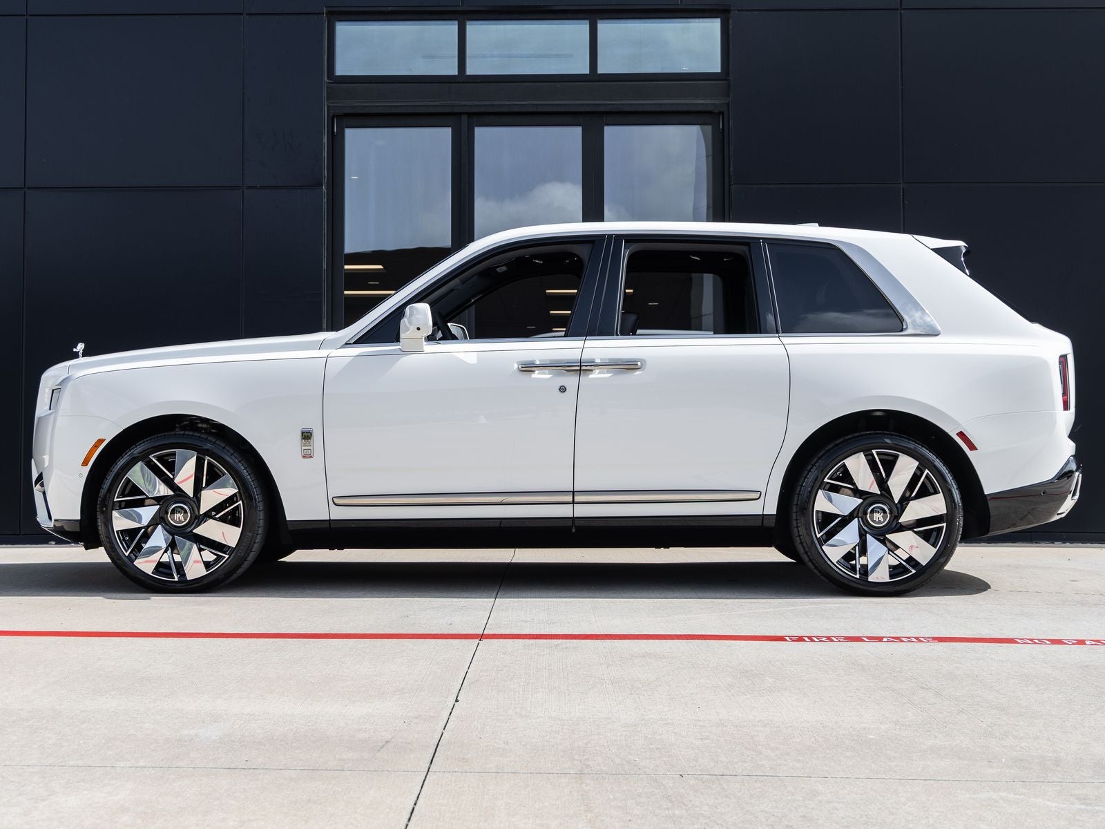 2027 Rolls-Royce Cullinan 