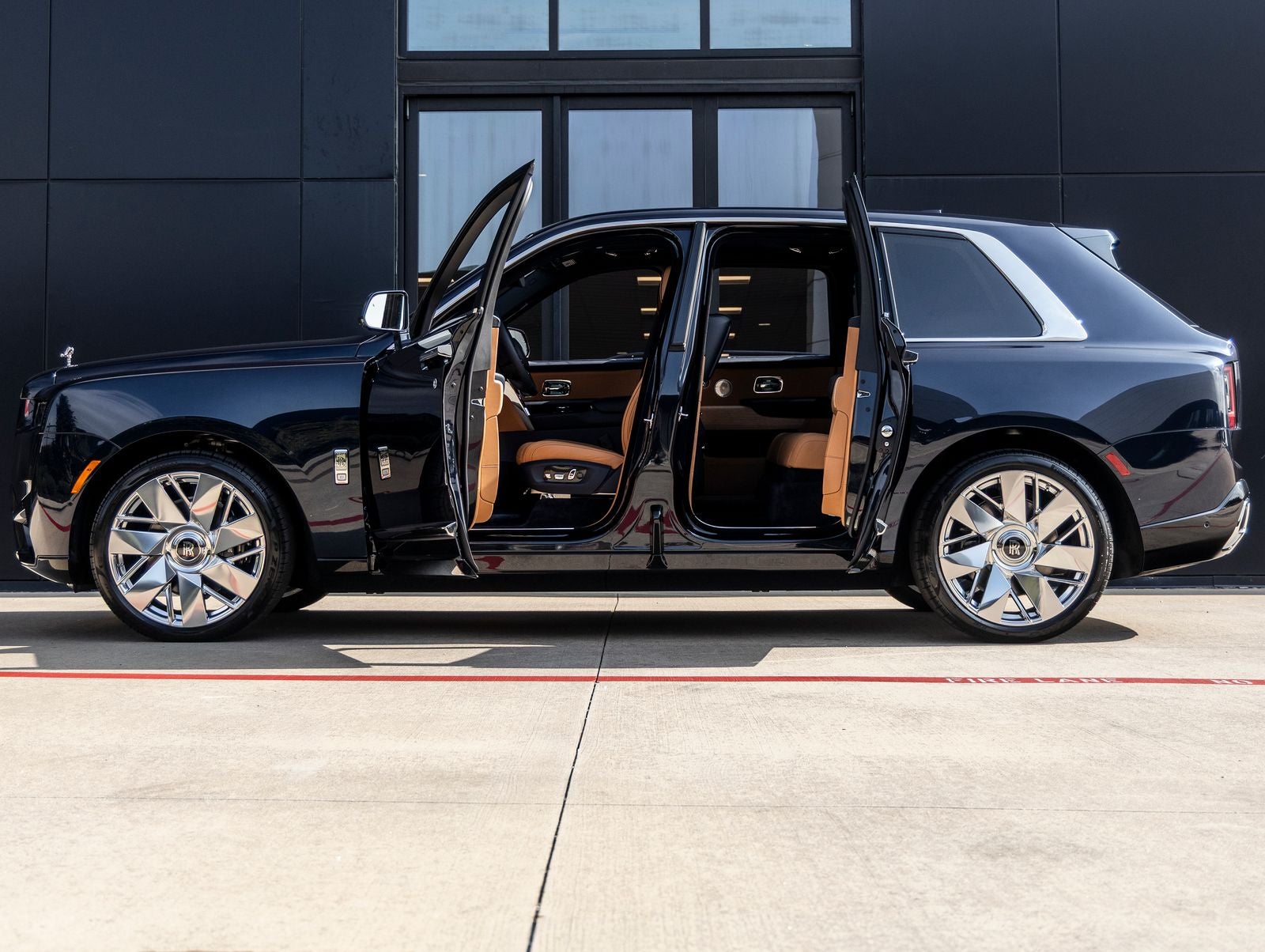 2027 Rolls-Royce Cullinan Base