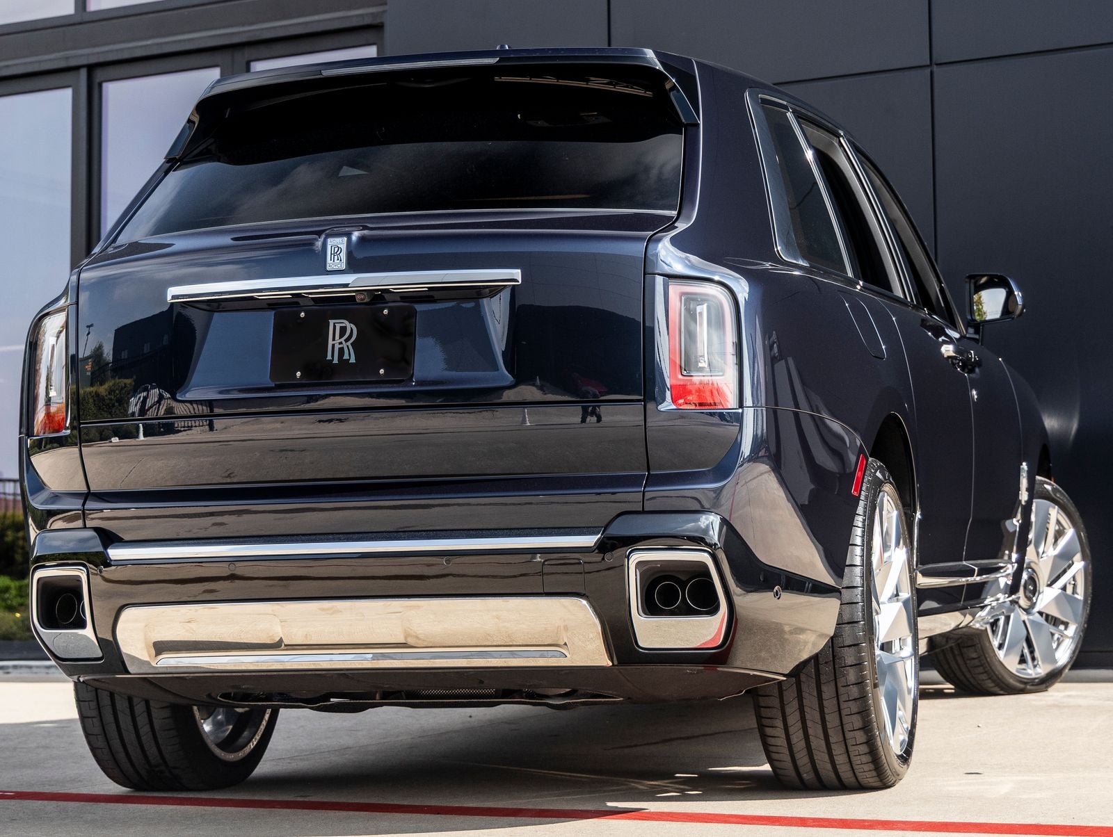2027 Rolls-Royce Cullinan Base