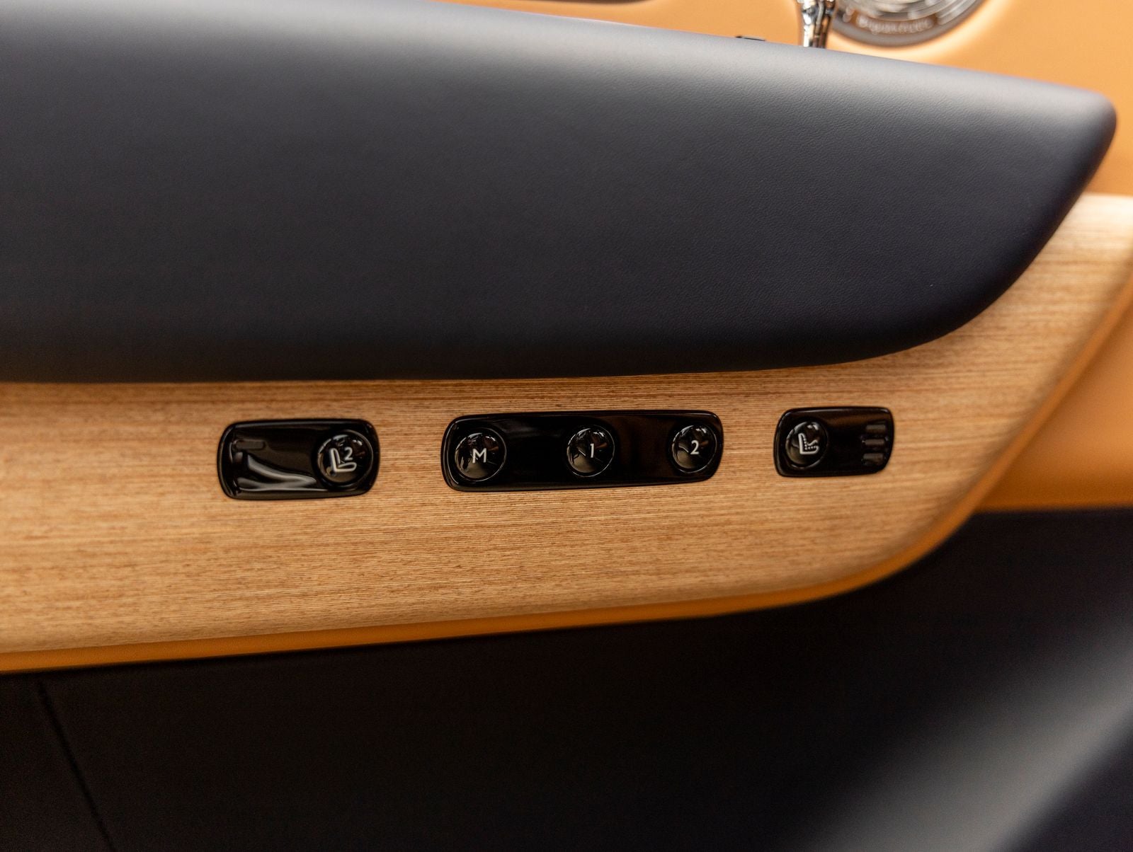 2027 Rolls-Royce Cullinan Base