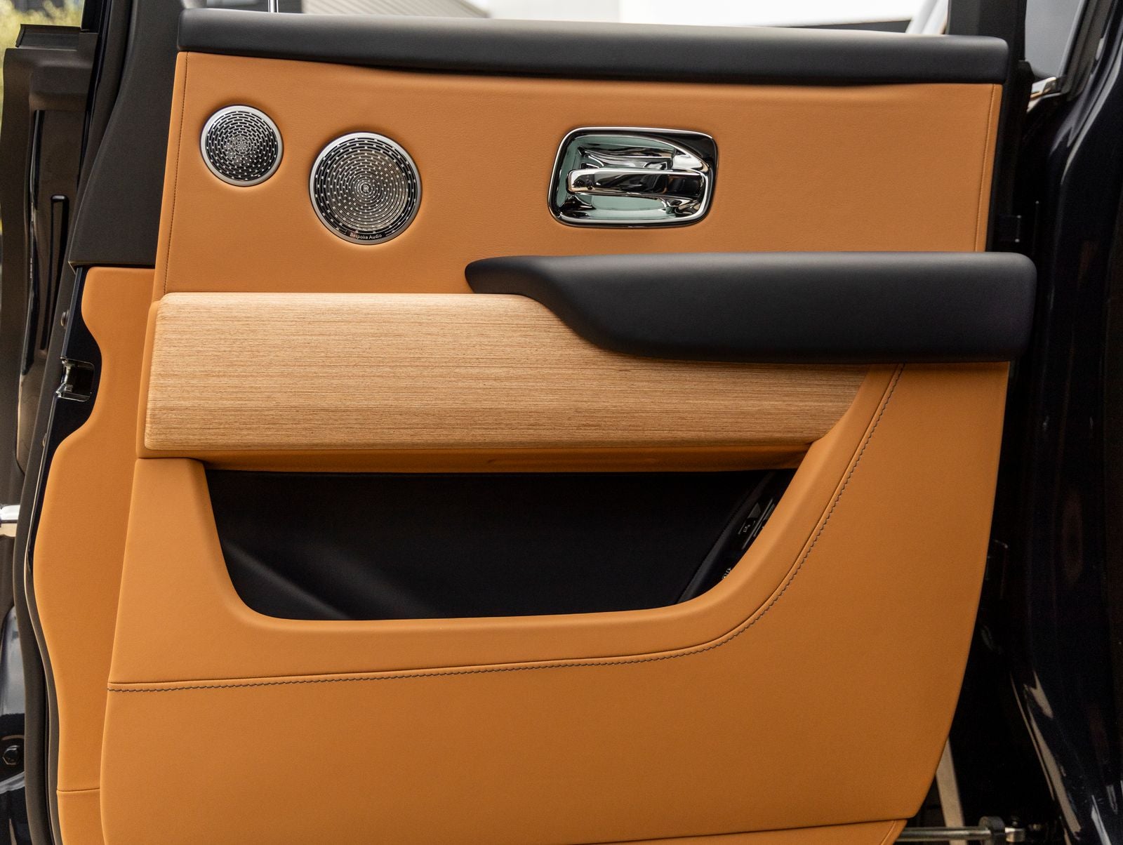 2027 Rolls-Royce Cullinan Base