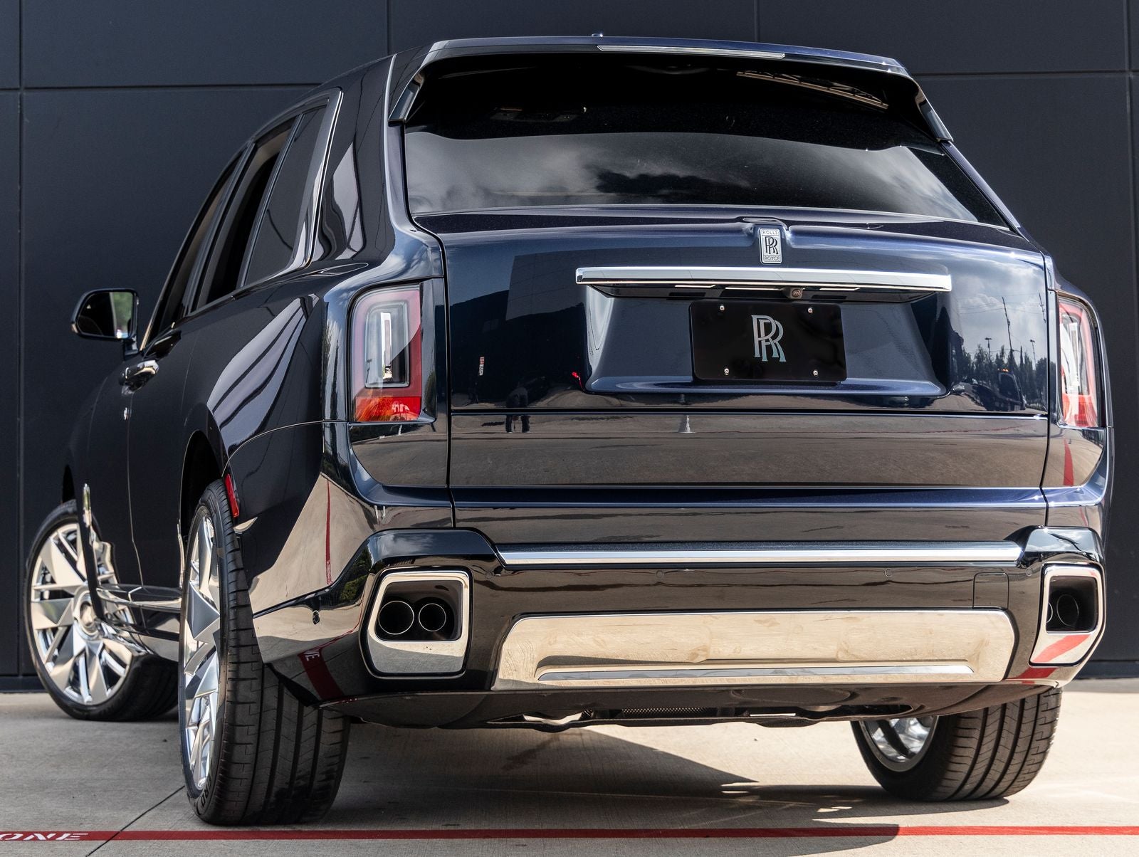 2027 Rolls-Royce Cullinan Base
