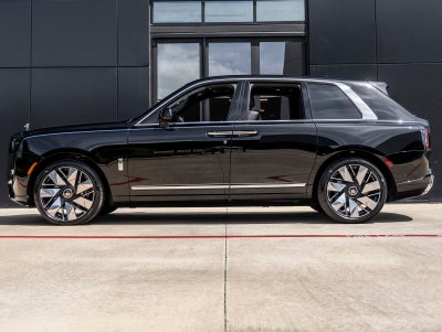 2027 Rolls-Royce Cullinan Base