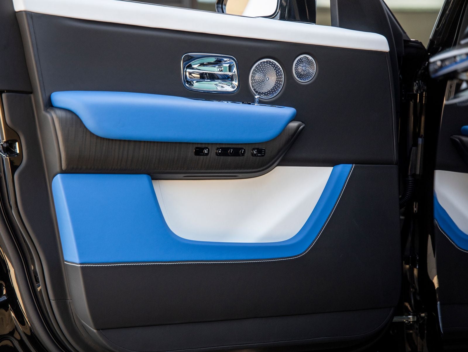 2027 Rolls-Royce Cullinan Base