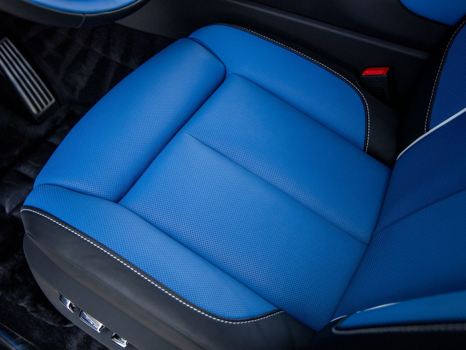 2027 Rolls-Royce Cullinan Base