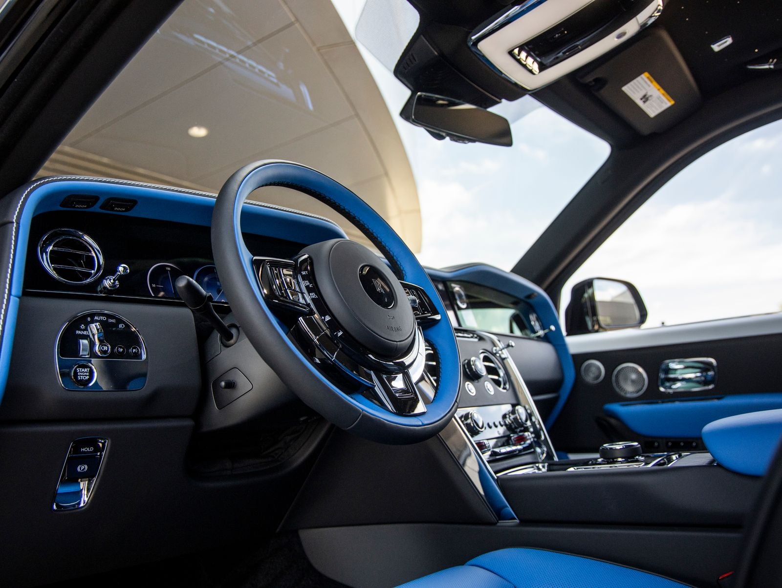 2027 Rolls-Royce Cullinan Base
