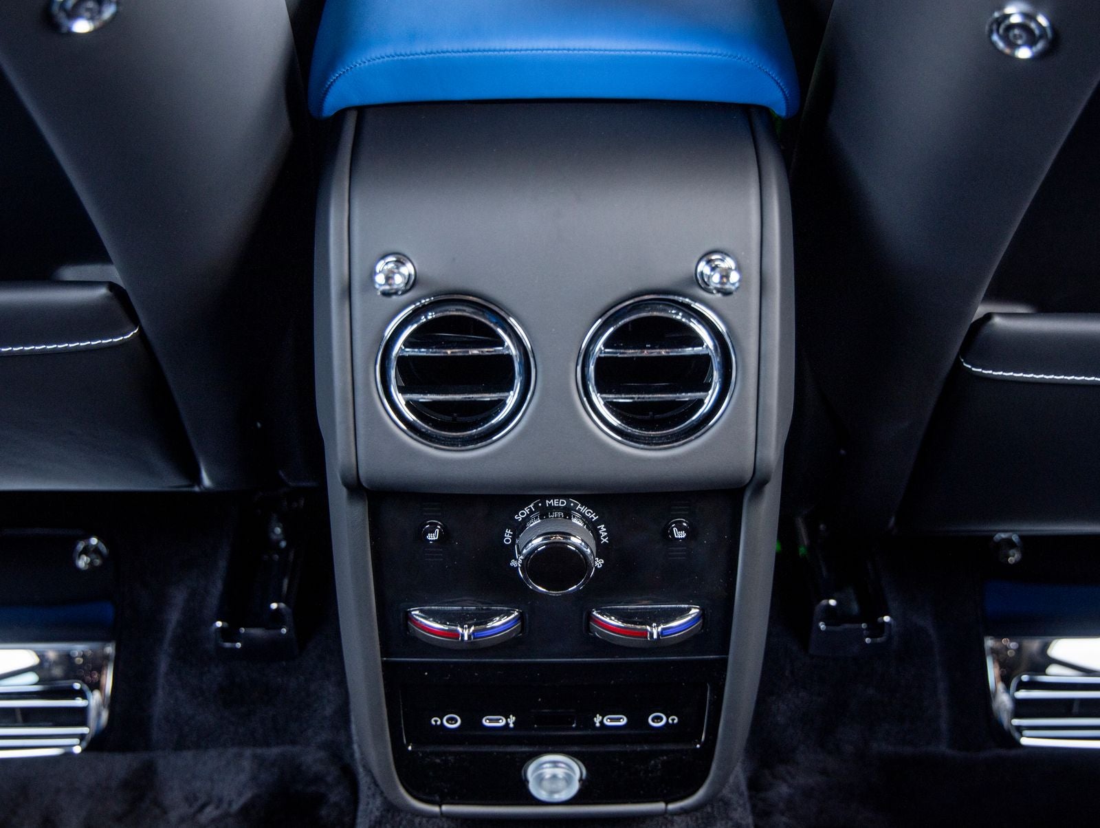 2027 Rolls-Royce Cullinan Base
