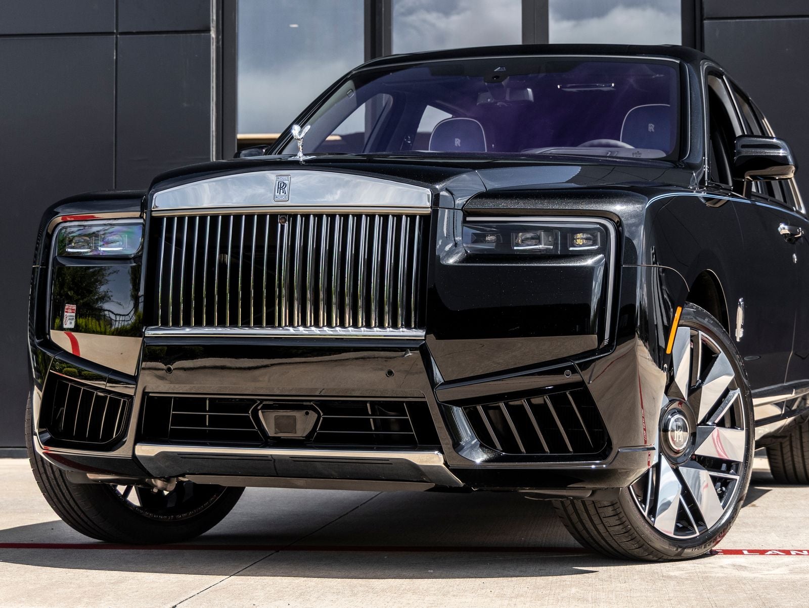 2027 Rolls-Royce Cullinan Base