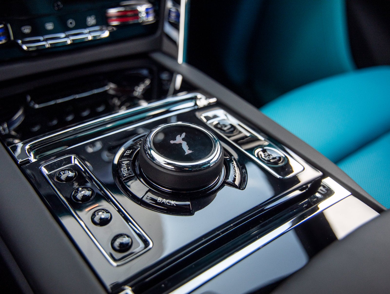 2027 Rolls-Royce Cullinan Base