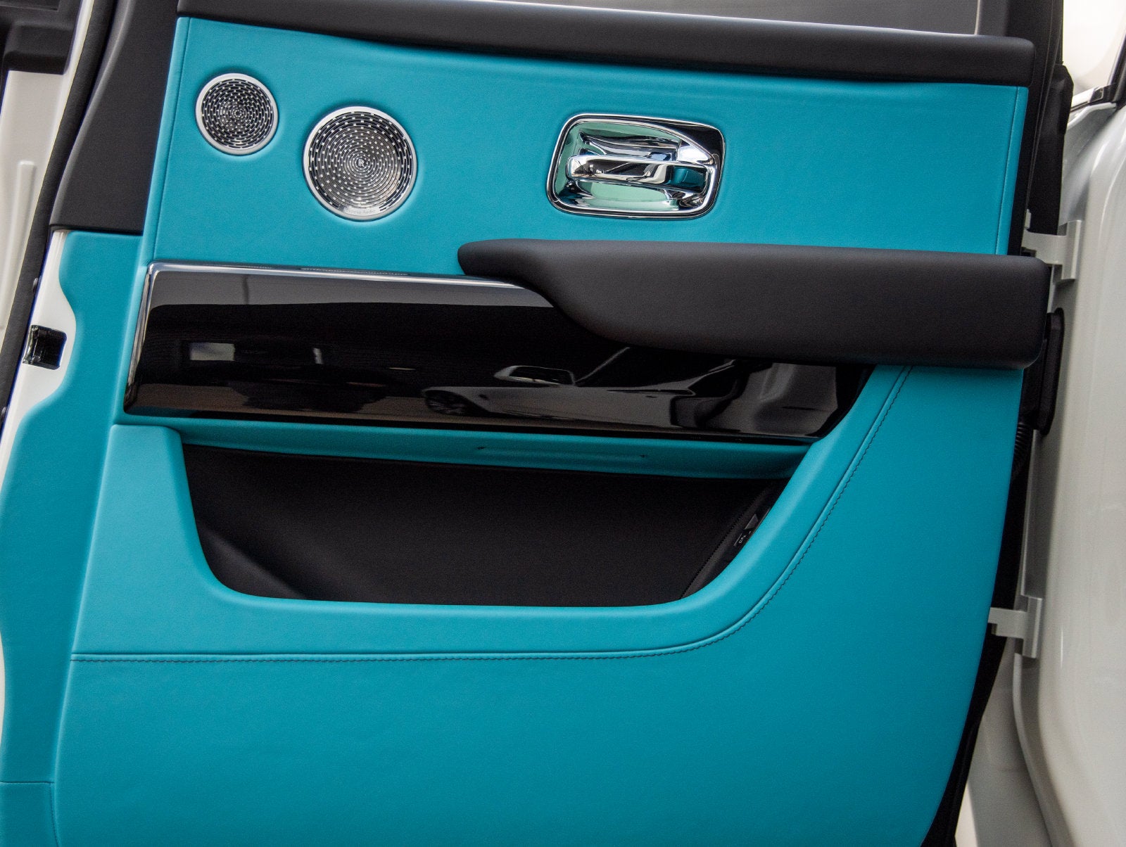 2027 Rolls-Royce Cullinan Base