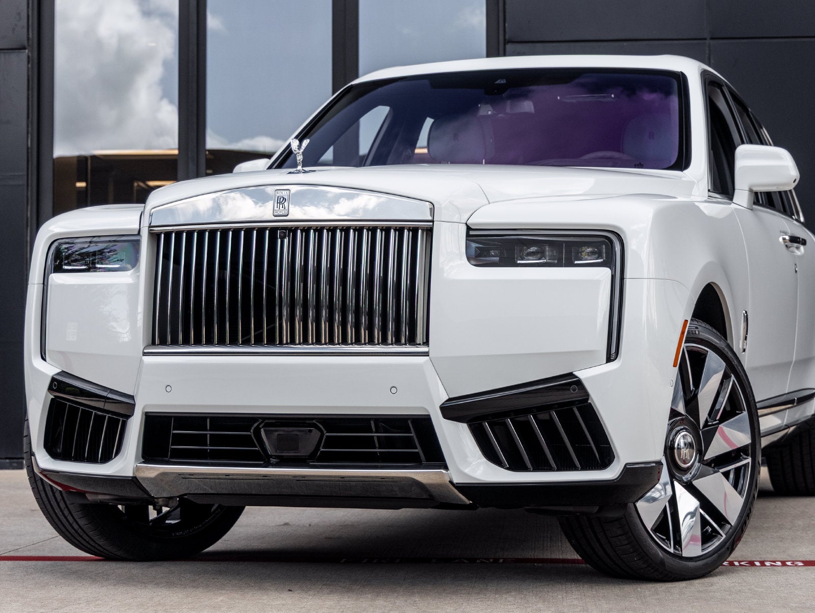 2027 Rolls-Royce Cullinan Base