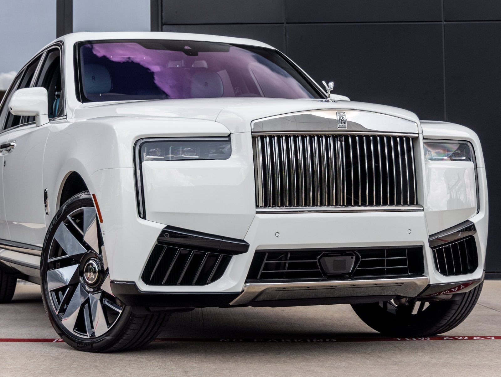 2027 Rolls-Royce Cullinan Base