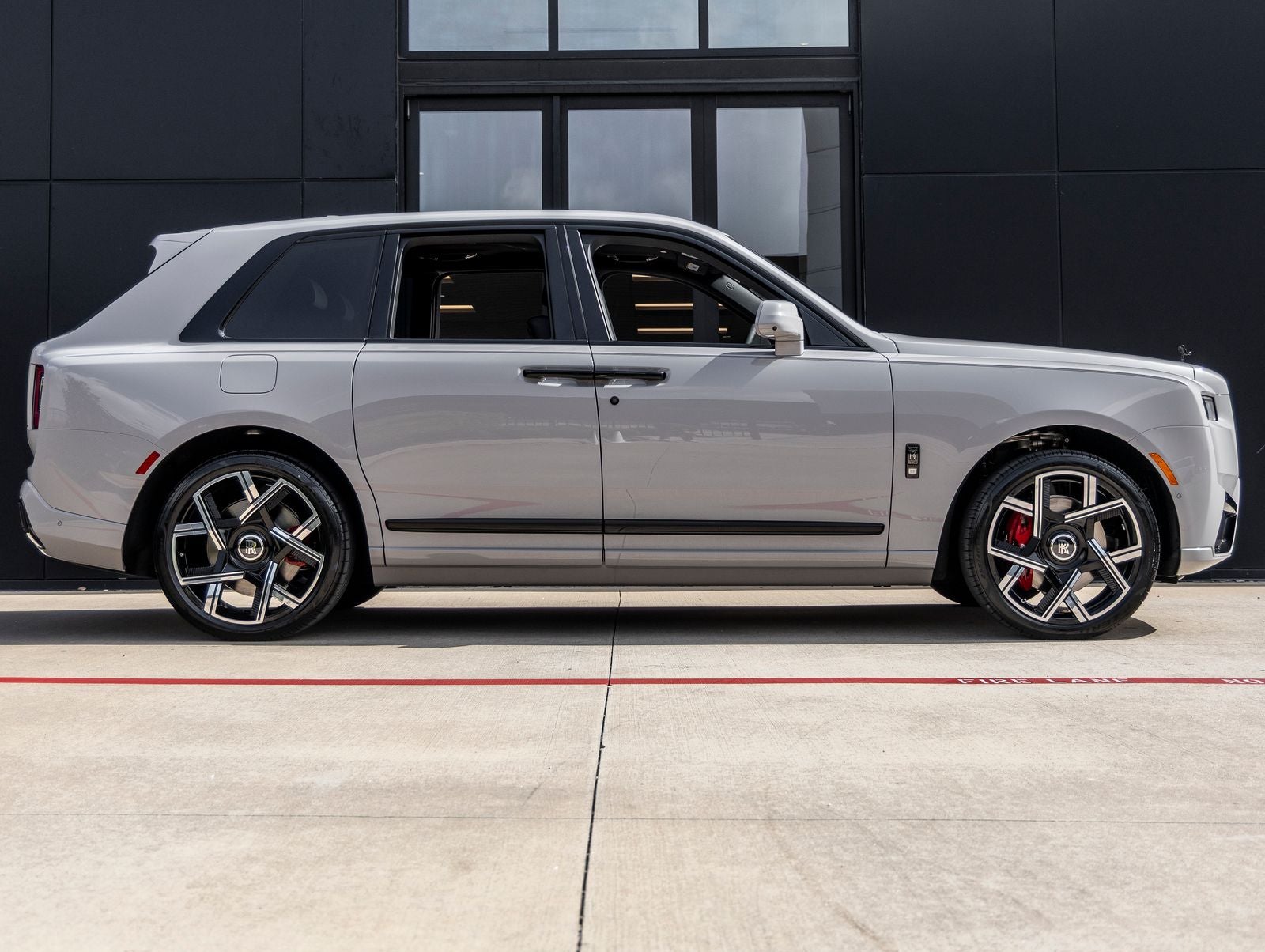 2027 Rolls-Royce Cullinan Black Badge