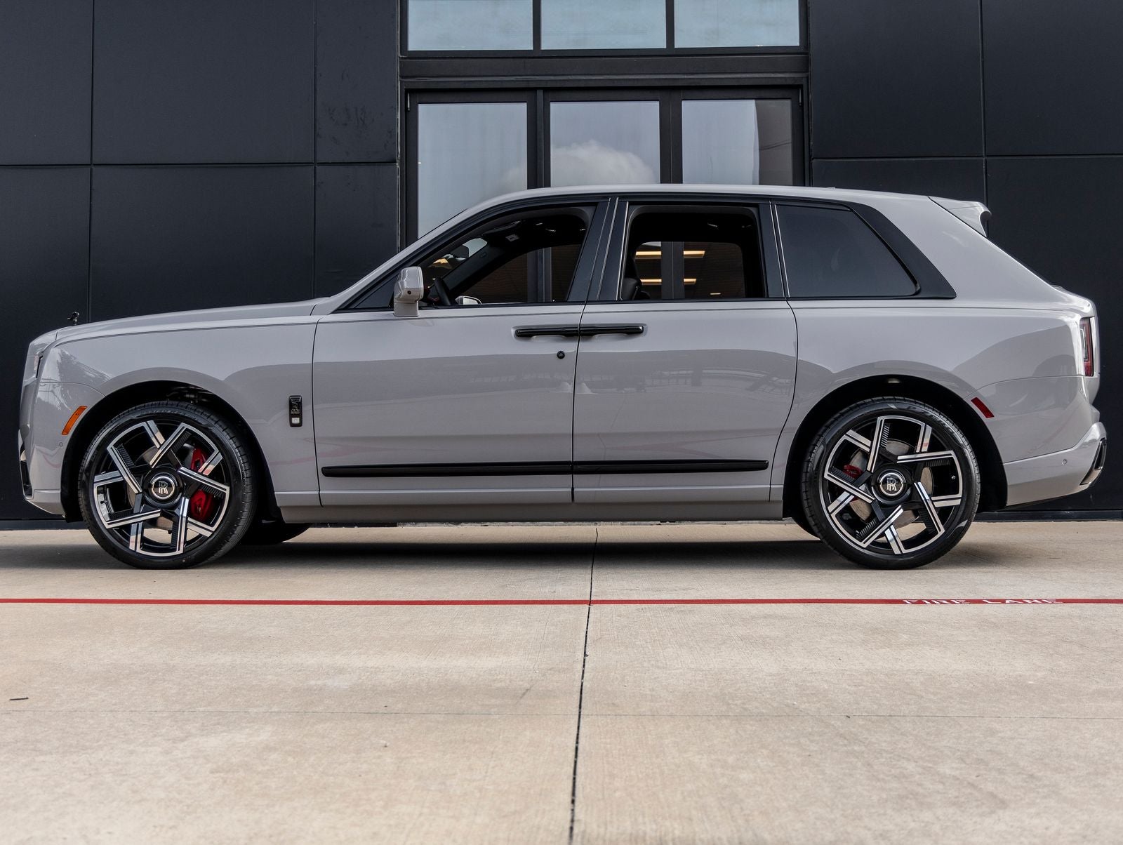 2027 Rolls-Royce Cullinan Black Badge