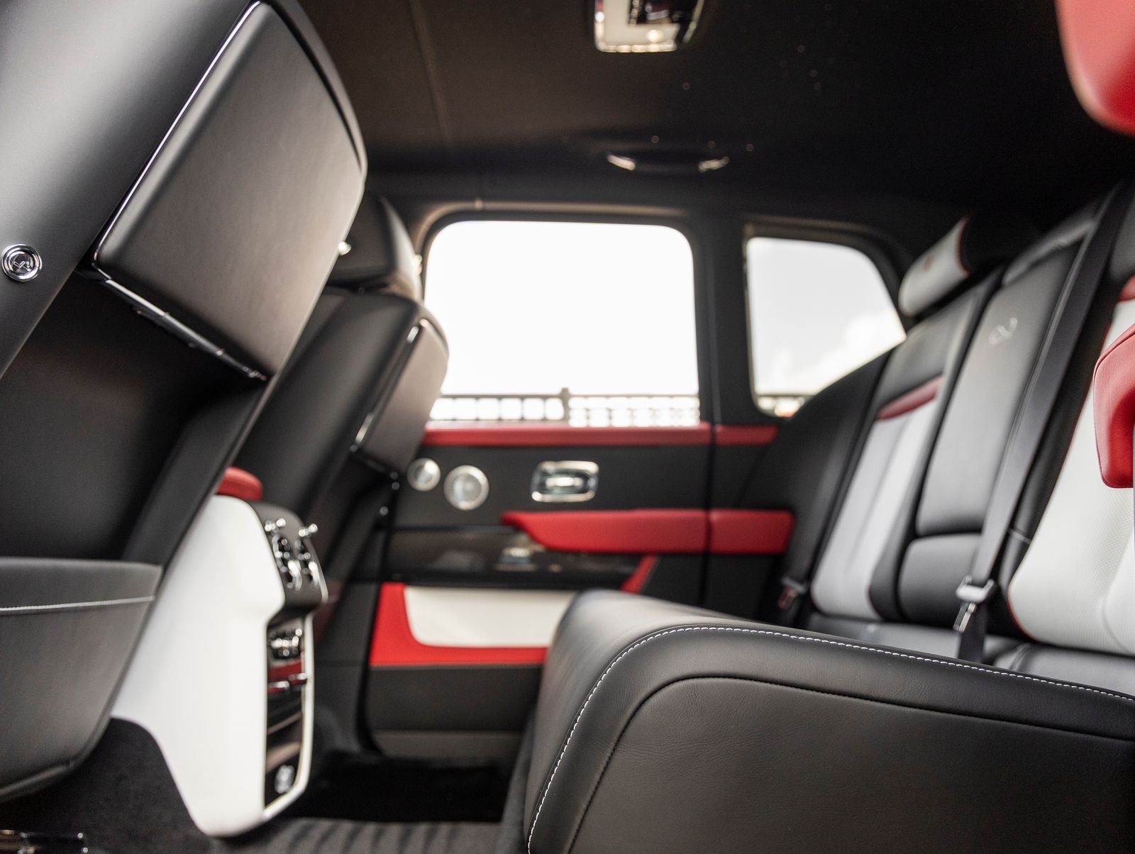 2027 Rolls-Royce Cullinan Black Badge