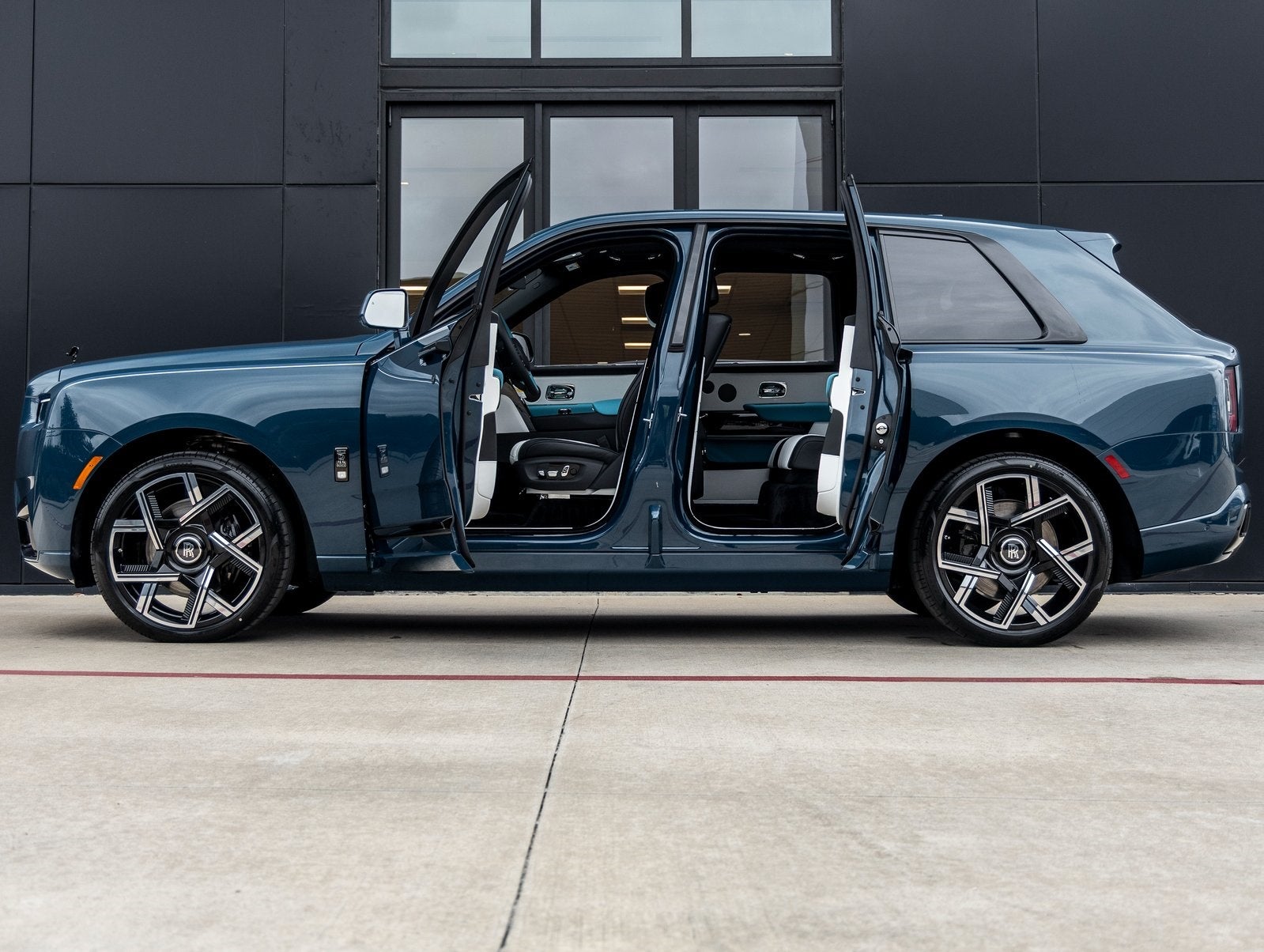 2026 Rolls-Royce Black Badge Cullinan Black Badge